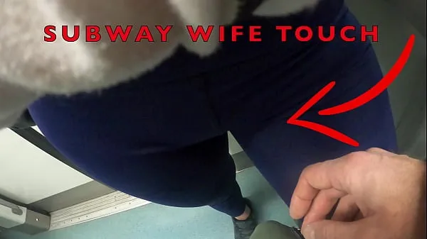 HD My Wife Let Older Unknown Man to Touch her Pussy Lips Over her Spandex Leggings in Subway močni videoposnetki