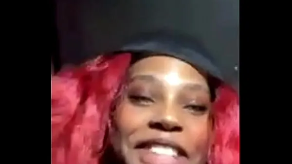 HD Schwarzes Mädchen mit roten Haaren, die live vor der Webcam schlagenPower-Videos