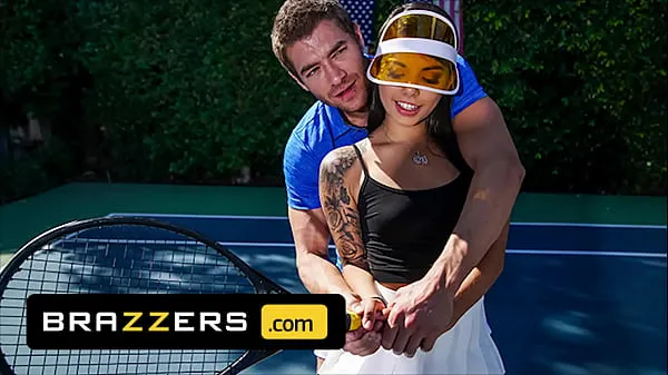 HD Xander Corvus) Massages (Gina Valentinas) Foot To Ease Her Pain They End Up Fucking - Brazzers teljesítményű videók
