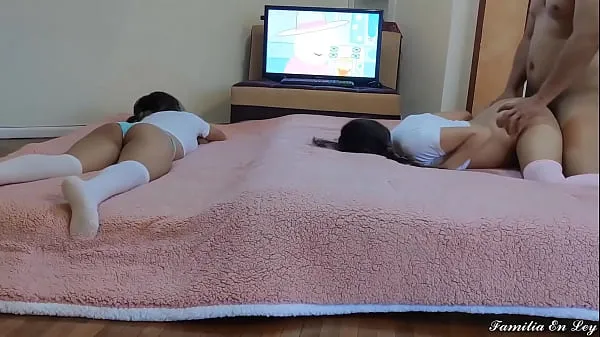 Video HD My Stepdaughter and her Delicious Friend watching Cartoons mạnh mẽ