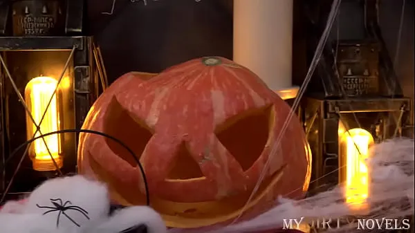 Videá s výkonom MyDirtyNovels - Couple celebrates Halloween by having threeway with redhead HD