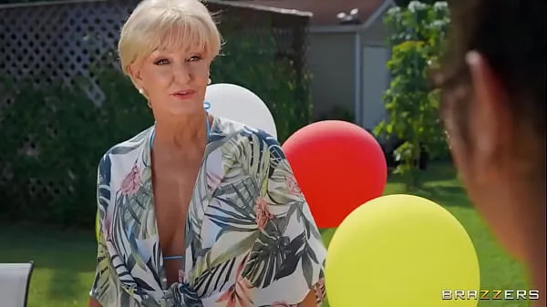 HD Gilf Crashes Pool Party / Brazzers / download full from teljesítményű videók