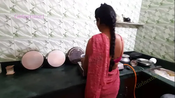 HD Indian Bhabi Fucked in Kitchen by Devar - Bhabi in Red Saree teljesítményű videók