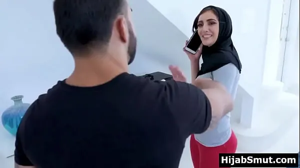 Vidéos HD Fille musulmane baisée par le petit ami de sa demi-soeur puissantes