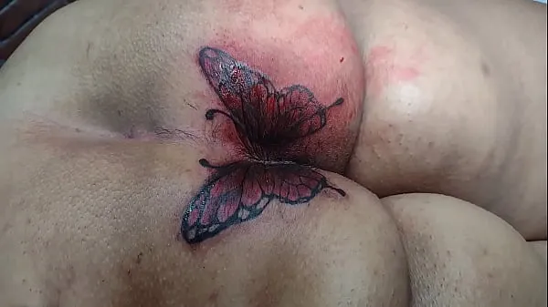 Vídeos poderosos MARY BUTTERFLY redoing her ass tattoo, husband ALEXANDRE as always filmed everything to show you guys to see and jerk off em HD