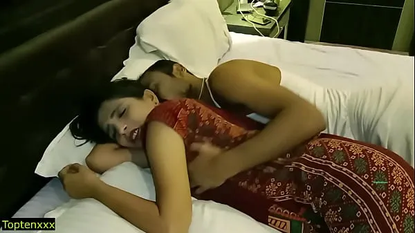 مقاطع فيديو عالية الدقة Indian hot beautiful girls first honeymoon sex!! Amazing XXX hardcore sex