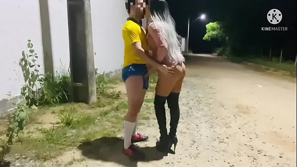 Video HD FOOTBALL PLAYER FUCKING A CUZINHO IN THE MIDDLE OF THE STREET kekuatan