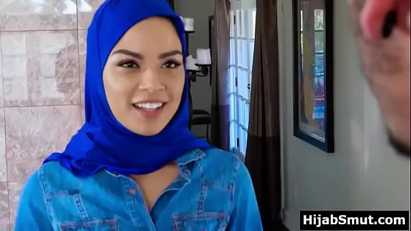 Videá s výkonom Hot muslim girl threesome banged by movers HD