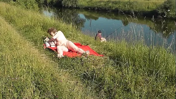 HD MILF sexy Frina on river bank undressed and sunbathes naked. Random man fisherman watching for her, and in the end decided to join naked woman. Wild beach. Nudist beach. Public nudity. Public exposure. Naked in public kuasa Video