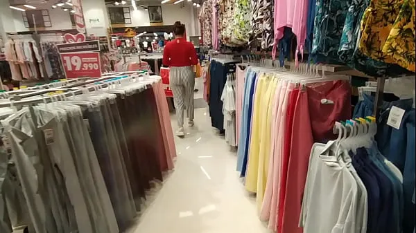 HD I chase an unknown woman in the clothing store and show her my cock in the fitting rooms kraftvideoer