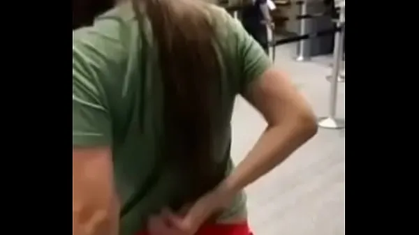 Videa s výkonem Anal Plug remove and lick at the gym HD