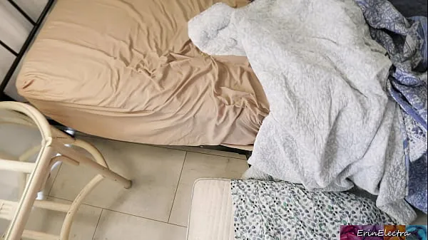 HD Stepmom is hiding in stepson's bed ισχυρά βίντεο