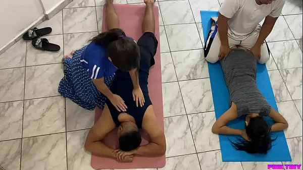 高清My husband and I do couples massage but I have fun with the client and my husband acts crazy but he likes cuckolding电源视频