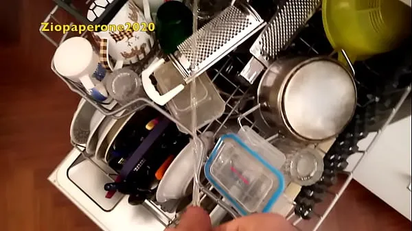 HD ziopaperone2020 - I pre-wash the dishes in the dishwasher, pissing on them พลังวิดีโอ