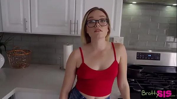 Video HD I will let you touch my ass if you do my chores" Katie Kush bargains with Stepbro -S13:E10potenziali