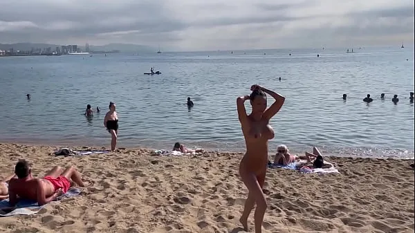 HD Naked Monika Fox Swims In The Sea And Walks Along The Beach On A Public Beach In Barcelona พลังวิดีโอ