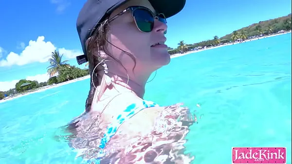 Vídeos poderosos Casal em férias transando em público na praia creampie subaquático em HD