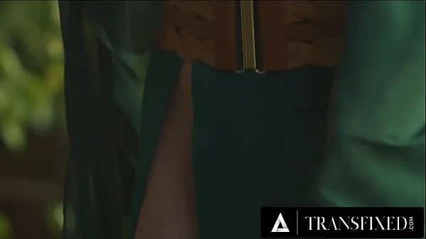 HD TRANSFIXED - Trans Elf Archer Izzy Wilde Fucks Busty Elf Witch Kenzie Taylor in the Enchanted Forest พลังวิดีโอ