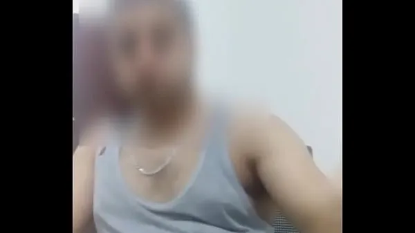 HD Молодой египтянин на работе напал на менеджера, оказался придурком и разливал молокомощные видео