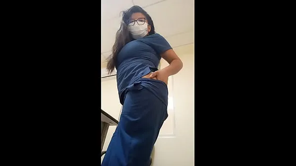 Vidéos HD vidéo virale d'une infirmière hospitalière !! il est allé mettre une ampoule sur le patient et ils ont fini par baiser puissantes