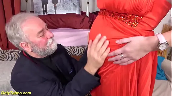 Vidéos HD grand-père chanceux profite d'une chevauchée sauvage avec une milf aux gros seins qui aime baiser au neuvième mois de sa grossesse puissantes