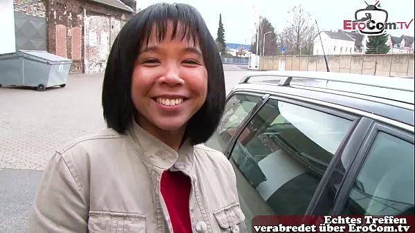 Vídeos poderosos Uma jovem asiática alemã da casa ao lado se aproximou na rua para fazer um casting para o orgasmo em HD