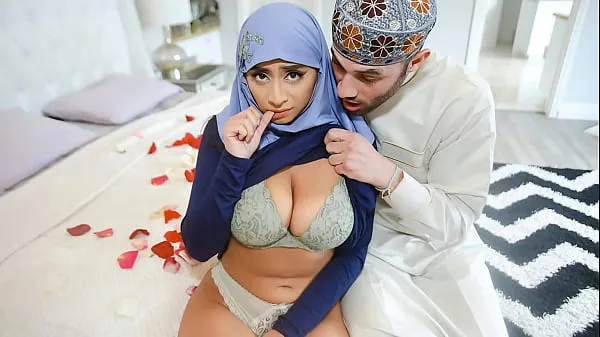 HD Arab Husband Trying to Impregnate His Hijab Wife - HijabLust močni videoposnetki