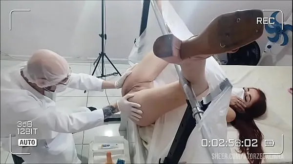 HD Patient felt horny for the doctor močni videoposnetki
