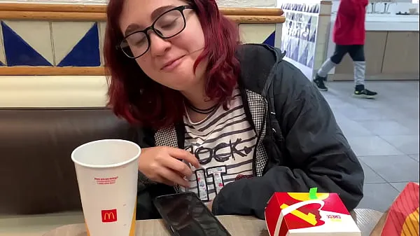 Videá s výkonom My friend invited me to lunch I forgot to bring money so i had to pay him with sex HD