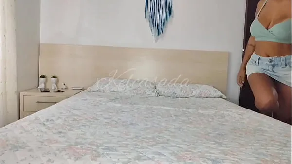 Vídeos poderosos My boyfriend came home to sleep and we set up a camera to film our threesome em HD