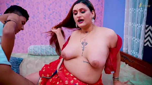 HD A sexy lady house owner seduces her servant for sex पावर वीडियो