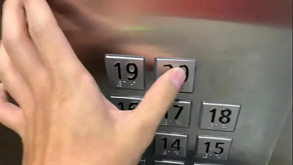 مقاطع فيديو عالية الدقة Sex in public, in the elevator with a stranger and they catch us