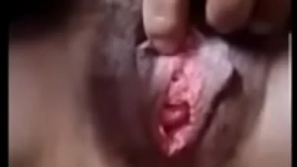 Video HD Una studentessa tailandese si stuzzica la figa e mostra il suo bellissimo clitoridepotenziali