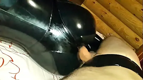 HD Me fucking my wife's big ass in black latex catsuit at home teljesítményű videók